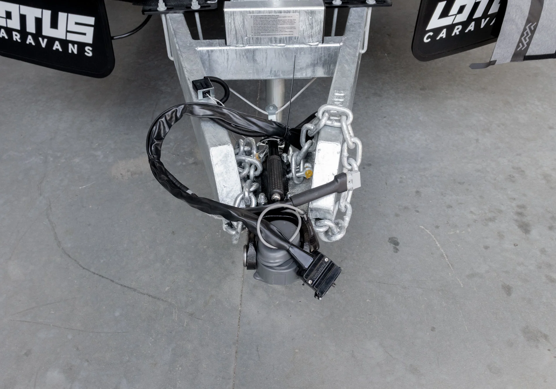 Navigator Trailer Plug & Shower Head Buddy - Image 9